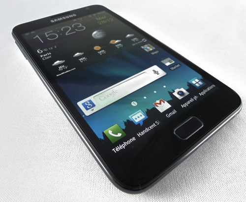 Samsung Galaxy Note test mi-tablette mi-smartphone écran tactile super amoled 5,3 pouces stylet s pen