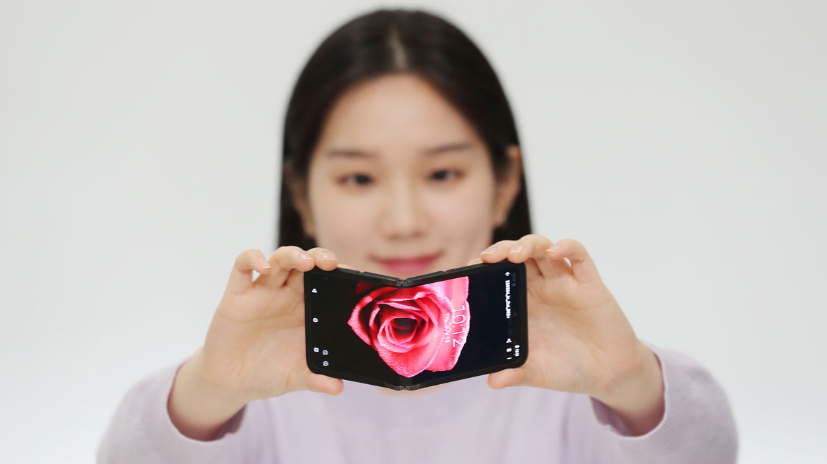 In&Out Flip : le smartphone pliable à 360 degrés dévoilé au CES 2024 par Samsung Display