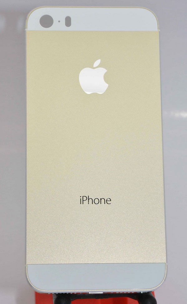 Photo en fuite de la version champagne de l'iPhone 5S