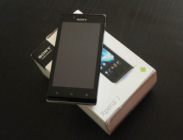 Sony Xperia J : packaging