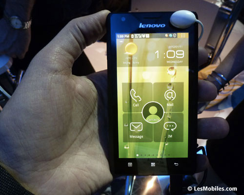 Prise en main du Lenovo K800 : le premier smartphone sous Intel Atom Z2460 Medfield (CES 2012) 