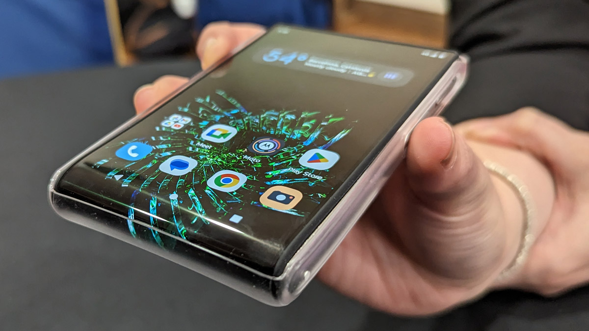 MWC 2023 : Lenovo nous montre son concept de smartphone enroulable