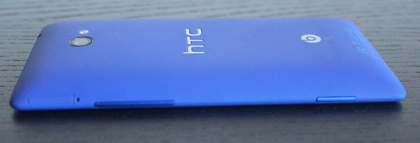 HTC Windows Phone 8X : tranche droite de dos