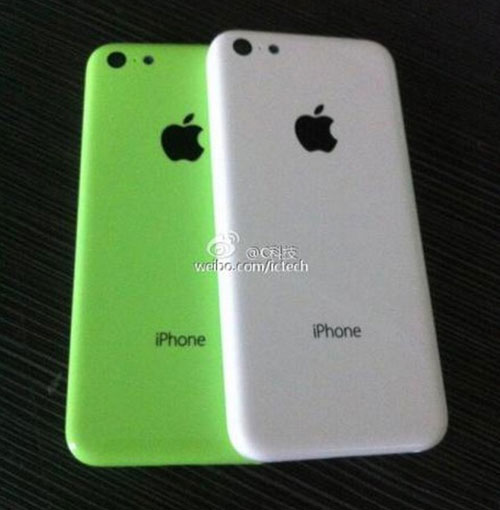 iPhone Lite à côté d'un iPhone 5 rouge rose