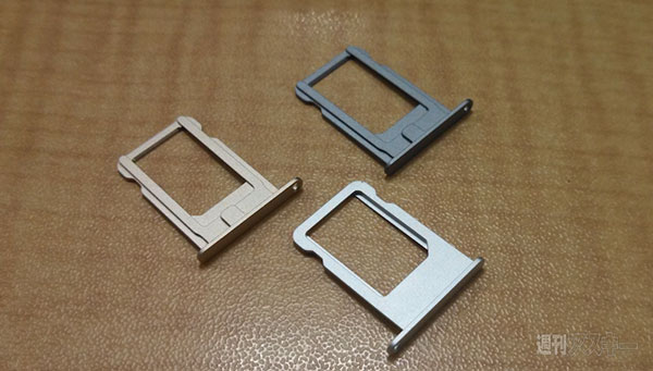 Charriot pour carte nanoSIM gris anthracite pour iPhone 5S