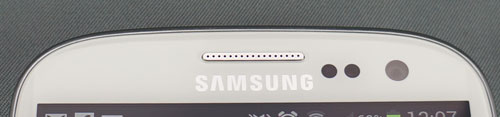 Test Samsung Galaxy S3 : haut de la face avant