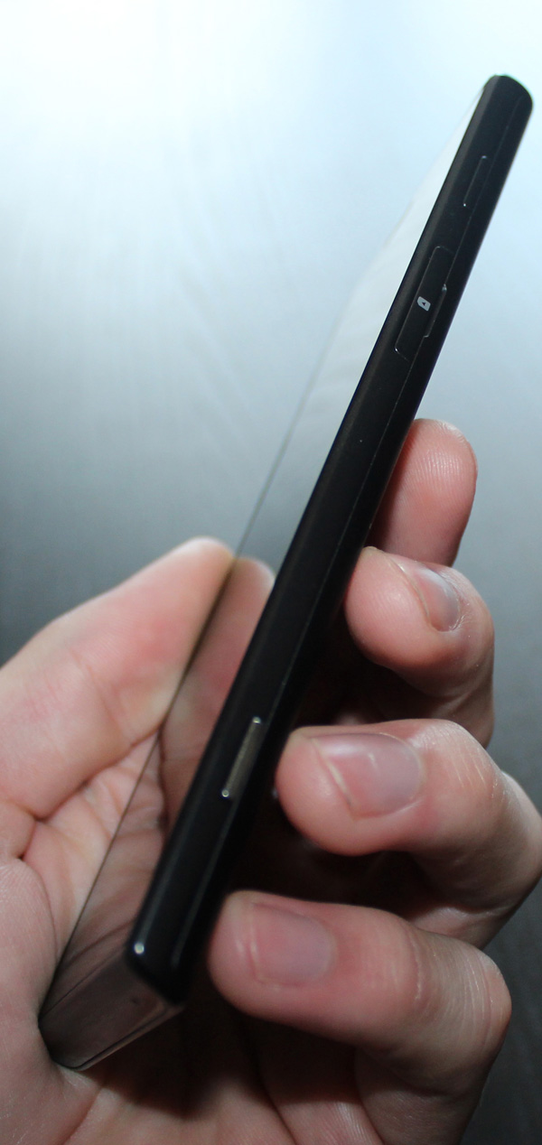 Huawei Ascend P2 : côté droit