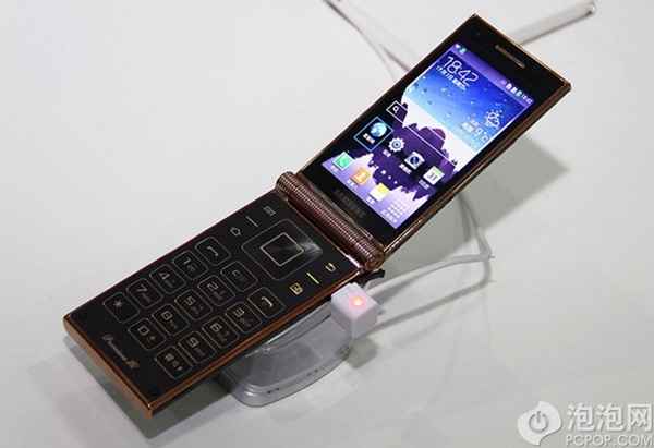 Samsung W2014 : un smartphone à clapet sous Snapdragon 800