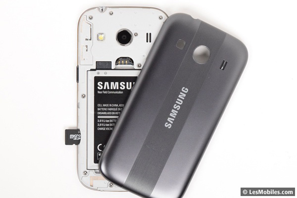 Samsung Galaxy Ace 4 : capot ouvert
