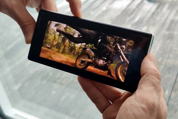 Prise en main du Concept Oppo X 2021, le smartphone avec un écran déroulant