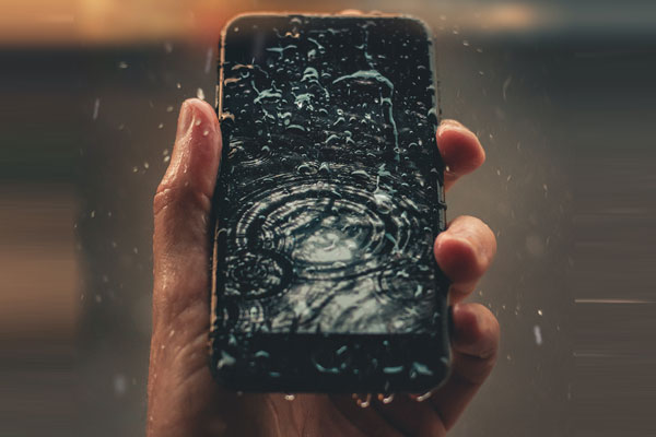 Smartphone étanche et résistant à l’eau : lequel choisir en 2022 ? (Galaxy A53, iPhone 13, Pixel 6, Xiaomi Mi 11 Pro et Oppo Find X5 Pro)