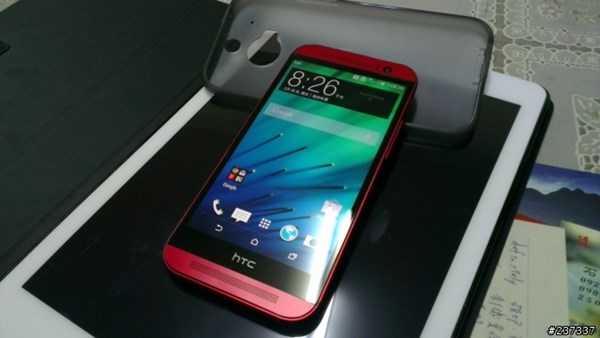 HTC One (M8) rouge : avant