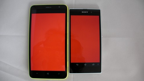 Nokia Lumia 1320 : comparatif écran Sony Xperia Z1