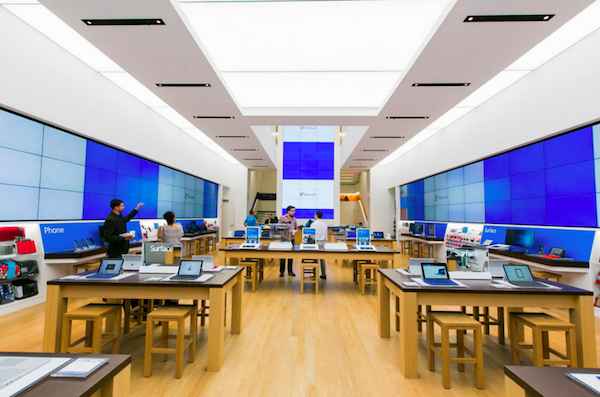 Microsoft ouvre une boutique à côté du Cube d’Apple à New York
