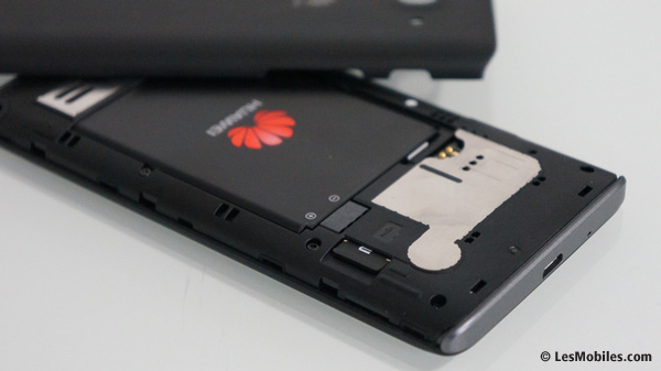 Huawei Ascend Y530 : batterie, emplacements microSIM et microSD