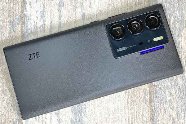 ZTE Axon 40 Ultra details 1