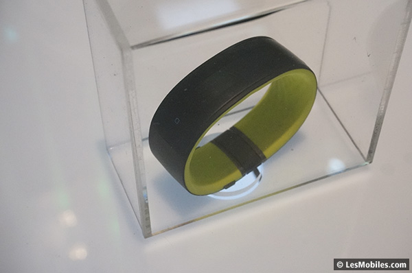 HTC officialise le Grip, premier bracelet fitness conçu avec Under Armour (MWC 2015)