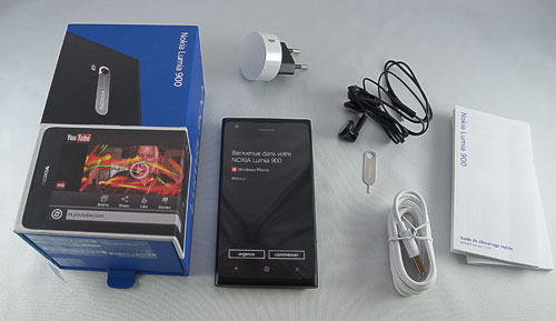 Test Nokia Lumia 900 : contenu de la boite