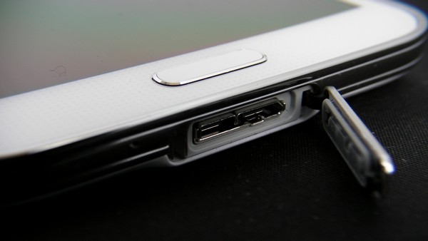 Samsung Galaxy S5 : port microUSB 3.0