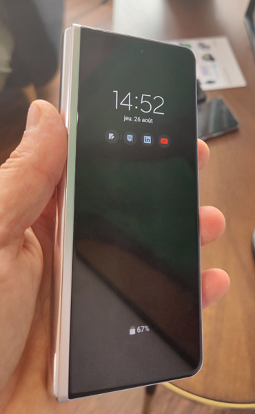 Ecran extérieur du Samsung Galaxy Z Fold 3