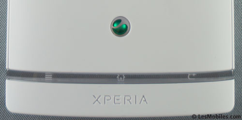 Sony Xperia S : tranche inférieure (vue de dos)