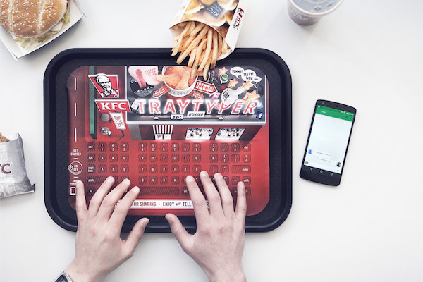 KFC Tray Typer : un clavier Bluetooth pour les mains grasses