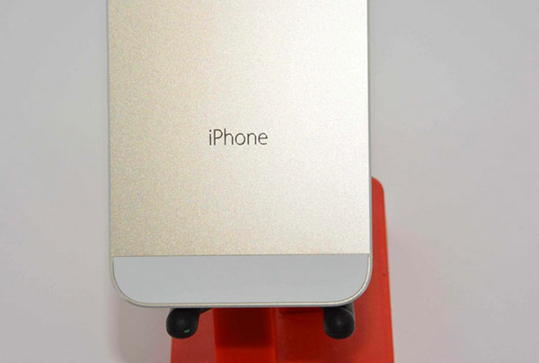 Photo en fuite de la version champagne de l'iPhone 5S